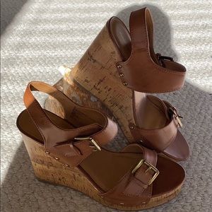 Brown cork wedges